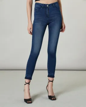 Jeans skinny blu stone washed in misto cotone stretch con risvolto al fondo a vista
