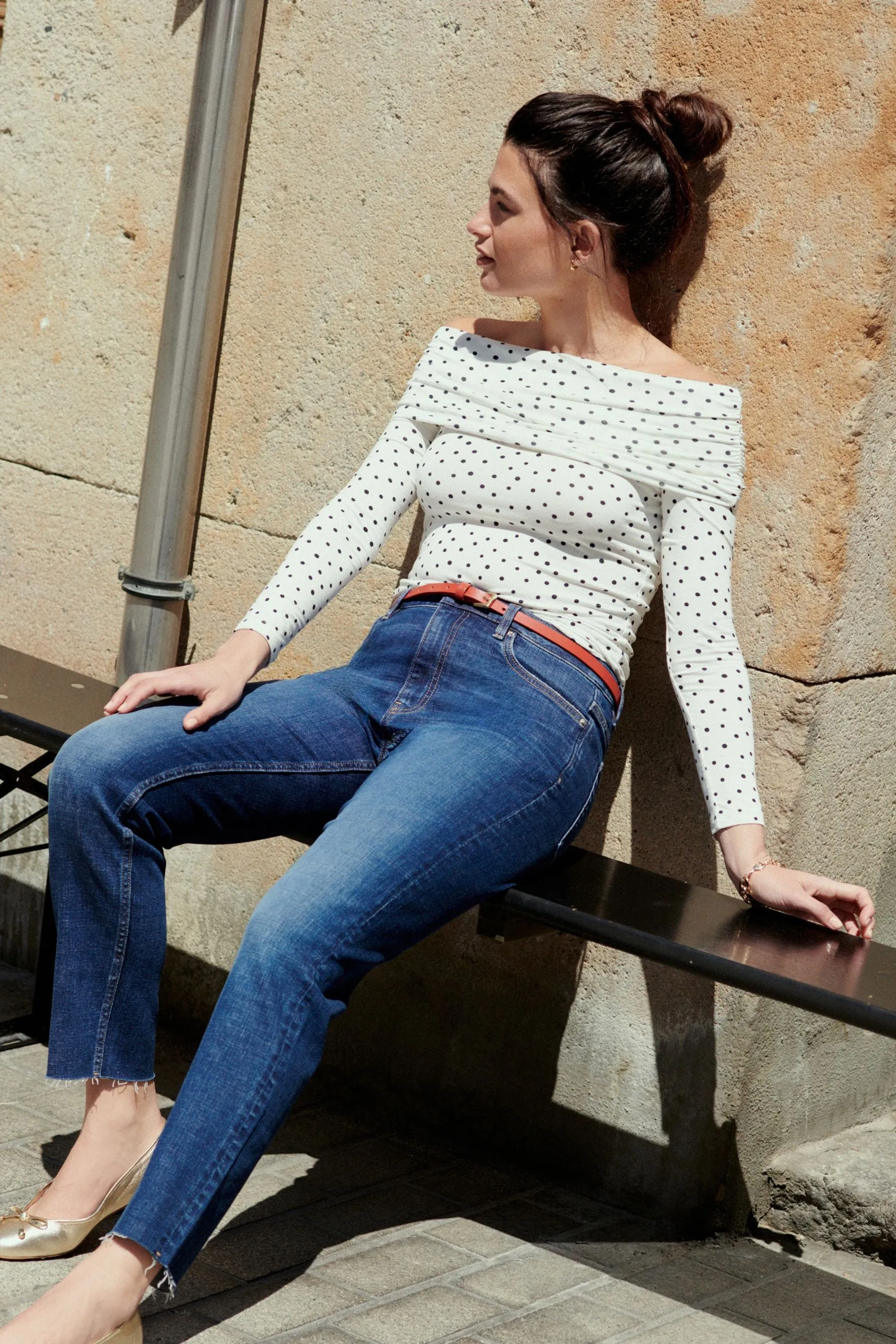 Jeans vestibilità slim comoda con fondo grezzo