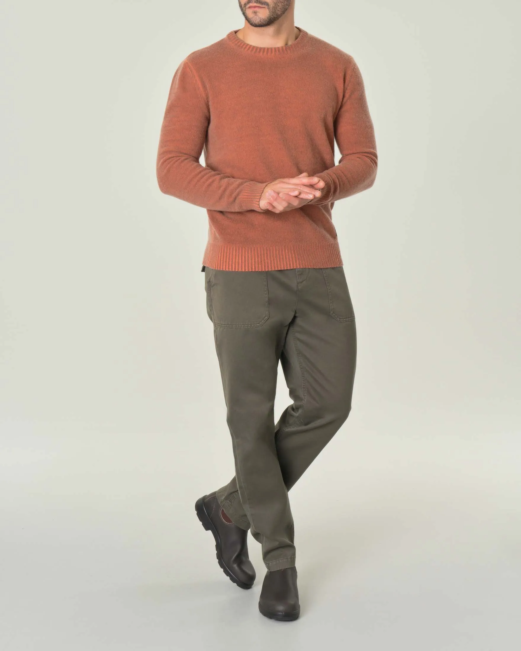 Maglia color coccio girocollo in lana effetto stone washed