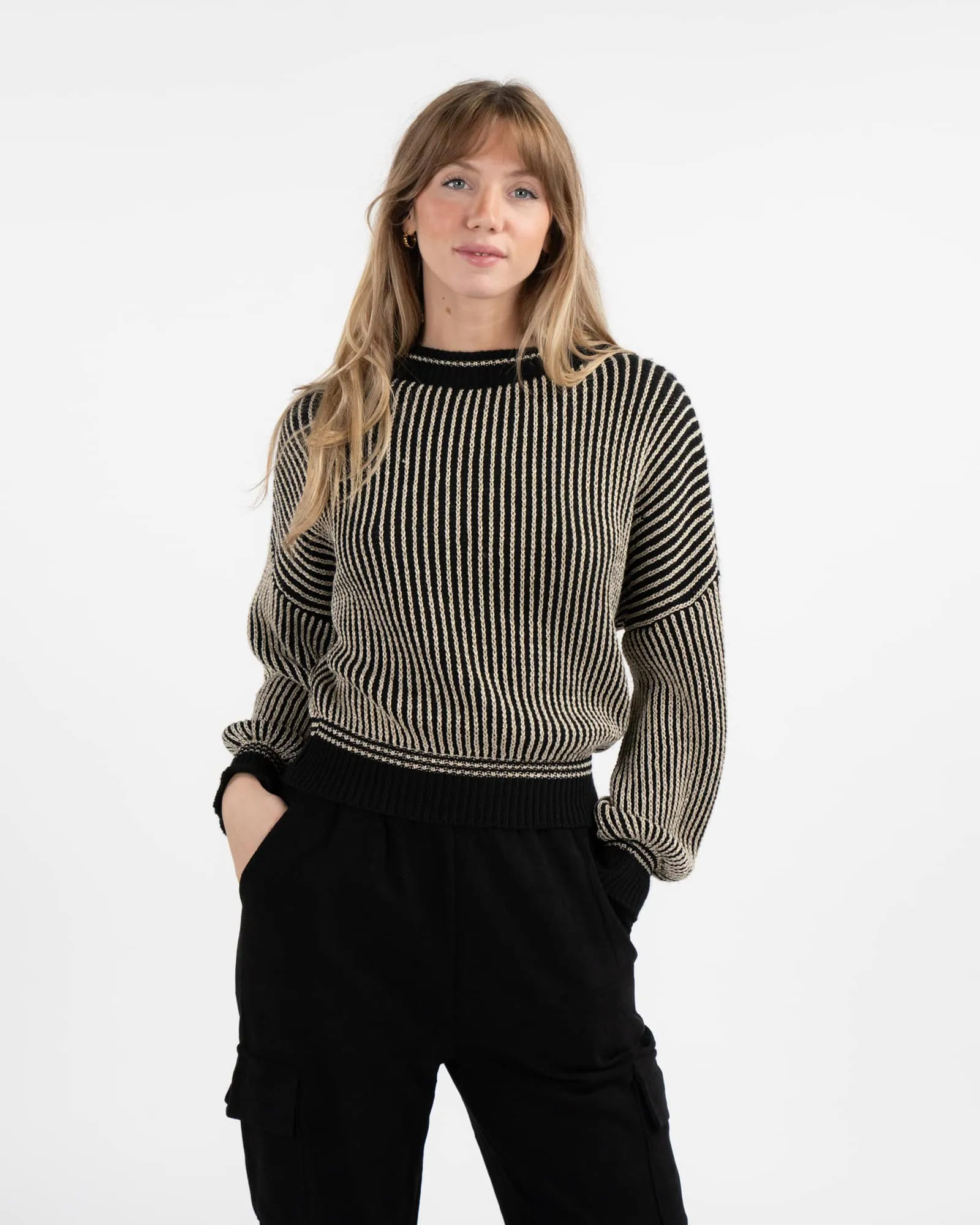Pullover con inserti dorati - NERO